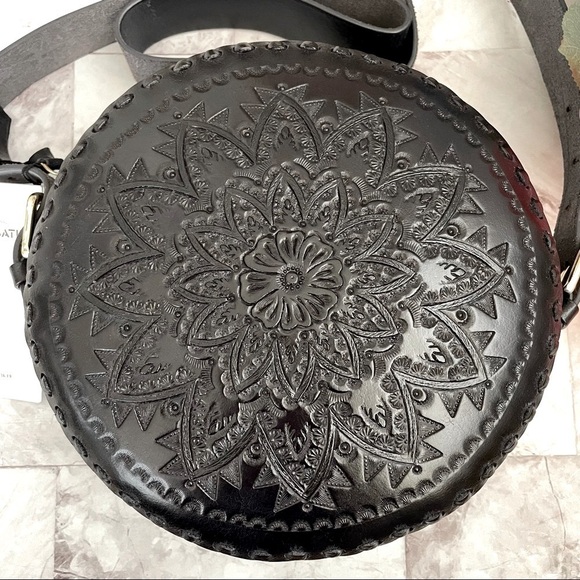 🌸Host Pick🌸 🆕 Authentic Antik Batik Round Embossed Leather Bag - Picture 3 of 8